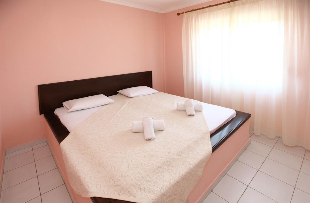 Aparthotel Amarilia à Skala Rachoni  Extérieur photo