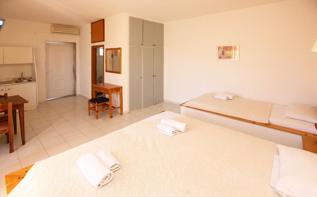 Aparthotel Amarilia à Skala Rachoni  Extérieur photo