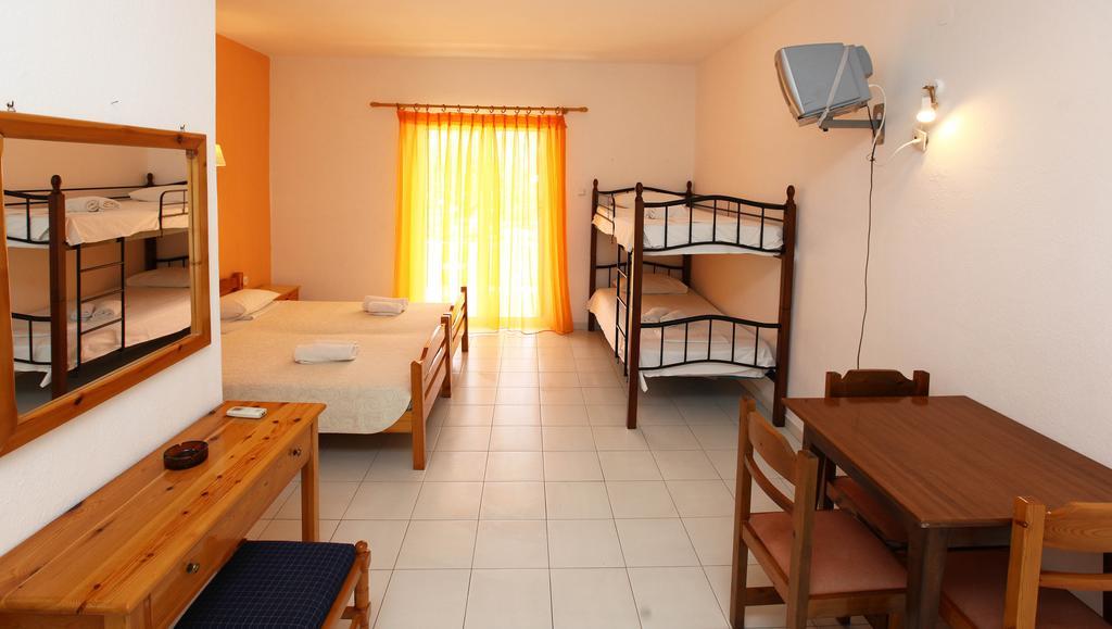 Aparthotel Amarilia à Skala Rachoni  Extérieur photo