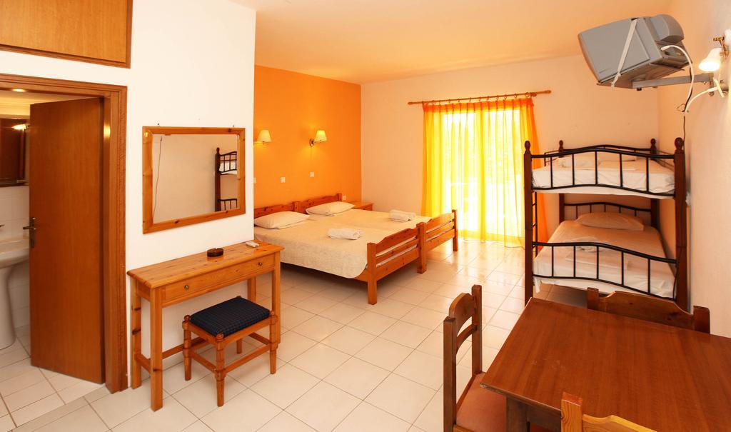 Aparthotel Amarilia à Skala Rachoni  Extérieur photo