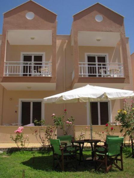 Aparthotel Amarilia à Skala Rachoni  Extérieur photo