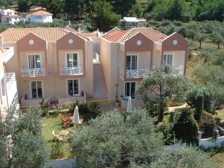 Aparthotel Amarilia à Skala Rachoni  Extérieur photo