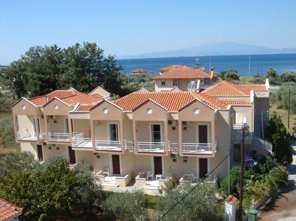 Aparthotel Amarilia à Skala Rachoni  Extérieur photo