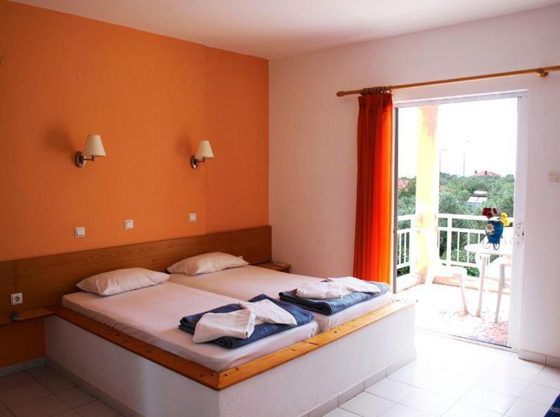Aparthotel Amarilia à Skala Rachoni  Chambre photo